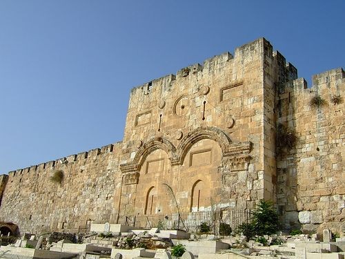 A Porta Dourada, também Portão de Ouro, Portão Dourado, Portão da Piedade e Portão da Vida Eterna, é um dos oito portões das muralhas da Cidade Velha de Jerusalém. É o mais antigo dos oito portões, sendo que era usado em épocas antigas como uma passagem direta para o Monte do Templo.